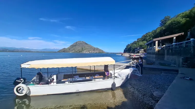 Guests boarding the boat at the dock